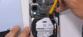Samsung Galaxy S25 Edge disecat în fața camerei; Deși autonomia nu impresionează, are o baterie ușor de înlocuit (Video)