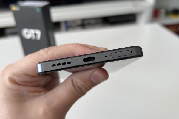 realme GT 7 5G: Acustica nu dă pe afară de volum, dar sunetul e clar