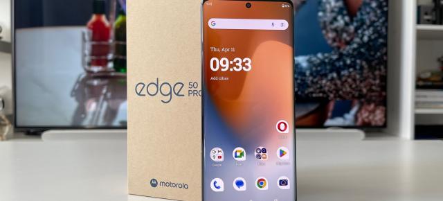 RESIGILATUL ZILEI #62: Motorola Edge 50 Pro – smartphone subțire, ecran OLED 144Hz, 12GB RAM, încărcare 125W și sunet Dolby Atmos