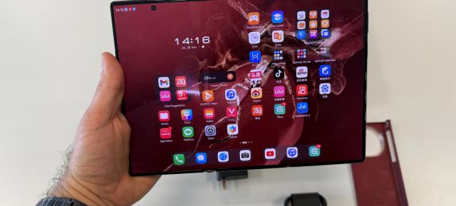 Ce aduce nou HUAWEI Mate XT 2, a doua generație de smartphone triplu-pliabil