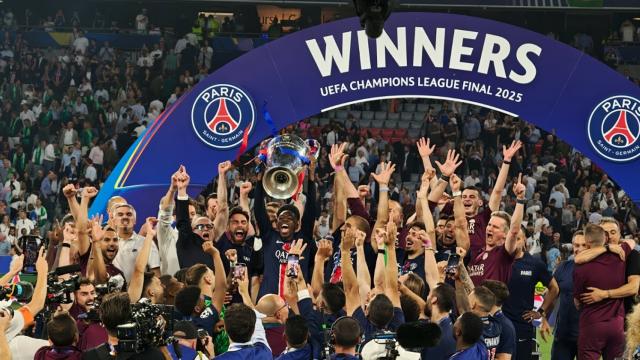 <b>Ce a căutat OPPO la finala Champions League 2025? Mai mult decât publicitate</b>Finala Champions League 2025 din München n-a fost doar despre PSG care a spulberat Inter cu 5-0 – un scor record, da, dar poate și o victorie ușor prea simplă pentru o finală. Pentru cine a fost în tribune sau a urmărit transmisiunea, a fost clar