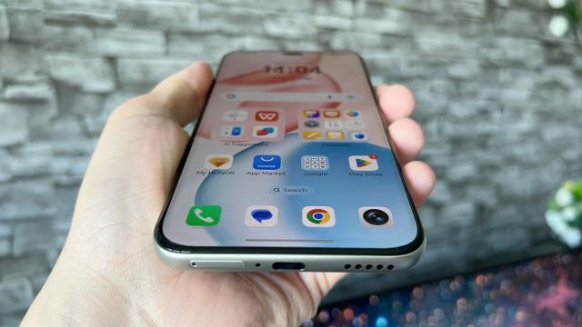 HONOR 400 Pro: Baterie care nu te lasa baltă nici la binging şi nici la corporaţie