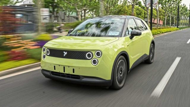 <b>România inclusă în planul de expansiune al NIO; vehiculele electrice Firefly vin în 2026</b>După lansarea oficială a BYD în România din luna mai, iată că un alt producător important din China, NIO, va intra pe piața locală până în 2026, odată cu extinderea în șapte state europene, alături de parteneri regionali. Compania a confirmat că va aduce 