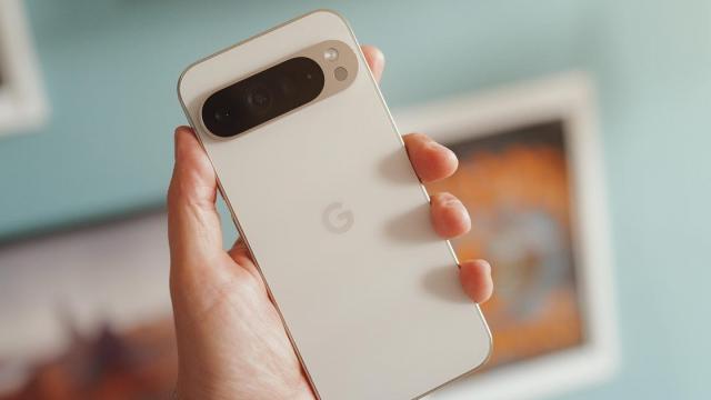 <b>Google schimbă planurile de lansare pentru seria Pixel 10; Evenimentul e mutat cu o săptămână mai târziu</b>Google pare să fi dat un mic „refresh” planurilor pentru lansarea noii serii Pixel 10. Inițial, evenimentul era programat pentru 13 august, aceeași dată ca lansarea Pixel 9 din 2024. Dar potrivit unor surse recente, compania a decis să amâne totul