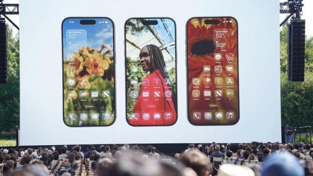<b>iOS 26 va fi compatibil cu iPhone 11 și modelele mai noi; seria XS iese din schema de actualizare</b>Apple a confirmat oficial că iOS 26 va putea fi instalat doar pe iPhone 11 și pe modelele ulterioare, ceea ce înseamnă că iPhone XS, XS Max și XR nu vor mai primi actualizări majore de sistem. iOS 18 rămâne astfel ultima versiune suportată pentru aceste