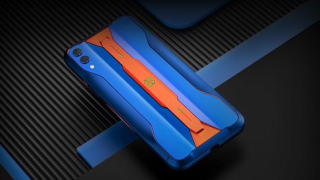 <b>Xiaomi Black Shark 2 Pro disponibil acum în Europa la 599 de euro; Iată ce oferă telefonul de gaming</b>Suntem în săptămâna cea mare a gaming-ului se pare şi între un anunţ de data de lansare de PlayStation 5 şi sosirea lui Nubia Red Magic 3S, mai vine şi debutul european al lui Black Shark 2 Pro. Telefonul de gaming cel nou de
