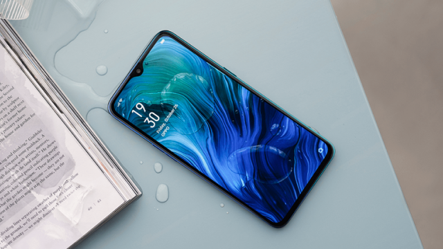 <b>Oppo Reno A costă 300 euro și aduce procesor Snapdragon 710, certificare IP67</b>În cadrul unui eveniment de presă organizat astăzi cei de la Oppo au anunțat un nou model din seria Reno. După cum indică și titlul postării de față, este vorba despre Oppo Reno A - telefon din zona mid-range care în mod 