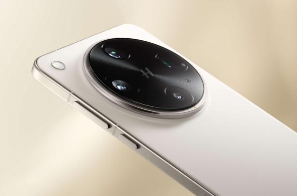 OPPO Find X8 Ultra - Fotografii oficiale: download - 2025-04-10T173413.263.jpg