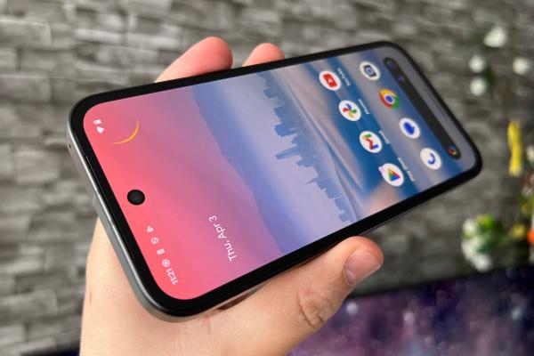 Google Pixel 9a: Display-ul recordurilor din zona mid-range, cu luminozitate ce dă clasă