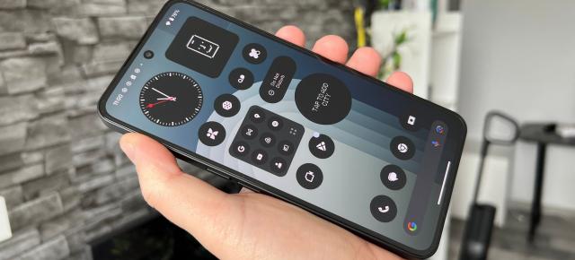 Nothing Phone (3a) Pro: OS, UI: experiență distinctă, între design curat şi AI experimental