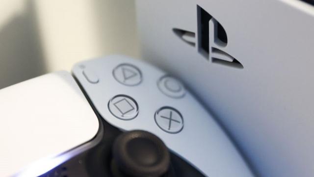 <b>PS5 devine mai scump în Europa! Sony ajustează sumele de comercializare pe fondul inflației și a cursurilor valutare</b>Sony a confirmat o nouă scumpire pentru PlayStation 5 în mai multe regiuni, printre care și Europa, Australia și Noua Zeelandă. Deja aplicată începând de ieri, 14 aprilie, modificarea afectează în special varianta Digital Edition, cea fără unitate optică