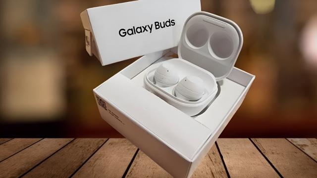 <b>Galaxy Buds FE ar putea avea un succesor, sub o denumire complet nouă: Galaxy Buds Core</b>Samsung pare că pregătește un mic rebranding pentru următoarea generație de căști accesibile. După Buds FE, cel mai ieftin model din portofoliu la ora actuală, urmează să sosească modelul Galaxy Buds Core. Au numărul de model SM-R410 și au apărut dej
