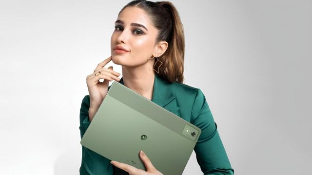 <b>Motorola lansează moto pad 60 PRO; Tabletă cu ecran 3K, stylus performant și sunet JBL în 4 difuzoare</b>Motorola a anunțat oficial moto pad 60 PRO, o tabletă Android axată pe productivitate, divertisment și performanță generală solidă. Cu un ecran de 12,7 inchi, rezoluție 3K (2944x1840), refresh rate de 144 Hz și patru difuzoare JBL cu Dolby Atmos...