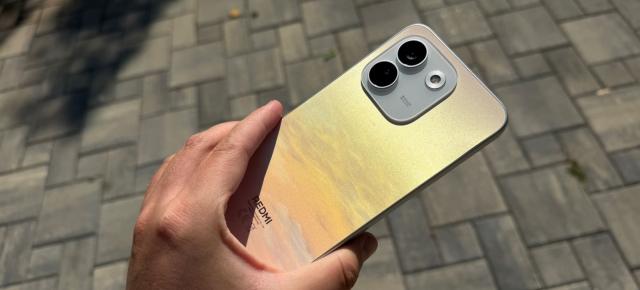 Redmi Note 17 Pro Max 5G: Design captivant pe nuanța Cloud Blush, care se bronzează dacă îl ții la soare