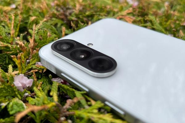 Samsung Galaxy A56: Camera livrează culori realiste și closeup-uri de calitate, selfie-uri arătoase, dar fără upgrade-uri majore