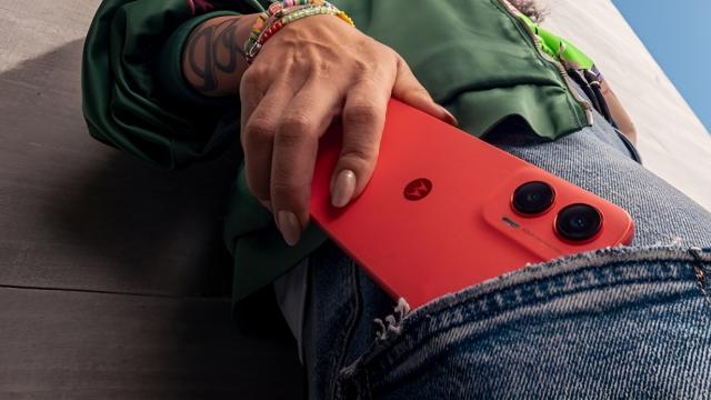 <b>Motorola Moto G56 5G își face apariția în GeekBench, cu procesor MediaTek necunoscut la bord; Ce scoruri obține?</b>Moto G55 5G urmează să primească un succesor în acest an. Pare că există o avalanșă de scăpări Moto pe web. Astfel, după ce am aflat câteva informații cu privire la seria Edge 60 și chiar pentru pliabilul RAZR 60 Ultra, acum vine rândul smartphone-ului