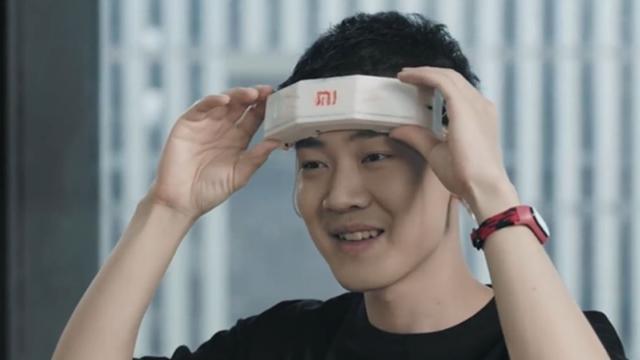 <b>Controlează gadgeturi cu mintea: iată ce a creat Xiaomi (MiGu Headband)</b>Dacă v-a impresionat perechea de ochelari inteligenţi Xiaomi de zilele trecute sau faimosul său CyberDog, ei bine aflaţi că această companie a mai scos un produs revoluţionar numit MiGu Headband. Ea se leagă pe frunte cum făcea Rambo cu bandana