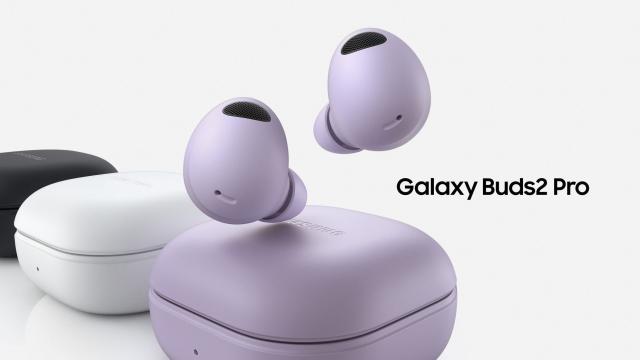 <b>Preț și disponibilitate Samsung Galaxy Buds2 Pro în România (+ încărcător wireless cadou la precomandă)</b>Evenimentul Samsung de astăzi (10 august 2022) a însemnat și lansarea căștilor wireless Galaxy Buds 2 Pro, un model premium, in-ear cu optimizări la nivel vizual și hardware. Despre dotări v-am vorbit într-un material dedicat, iar aici avem 