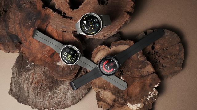 <b>Preț și disponibilitate Samsung Galaxy Watch5 Pro în România (+ căști Buds Live cadou la precomandă)</b>De astăzi îl avem disponibil pe plan local și pe Samsung Galaxy Watch 5 Pro, un smartwatch special creat pentru o durabilitate sporită și menținerea unor obiceiuri de sănătate de lungă durată. L-am detaliat într-un material special aici
