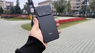 POCO F9 Ultra: Construcție solidă, ergonomie și un spate cu personalitate