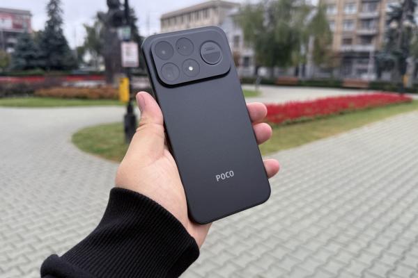 POCO F9 Ultra: Construcție solidă, ergonomie și un spate cu personalitate