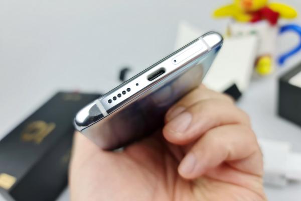 Xiaomi Mi 10T Pro 5G: Acustică stereo dezechilibrată, fără recorduri