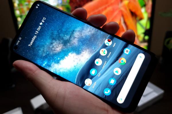 Nokia 8.3 5G: Display LCD generos, fără gimmick-uri sau extra-uri