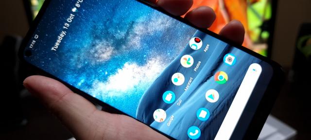 Nokia 8.3 5G: Display LCD generos, fără gimmick-uri sau extra-uri