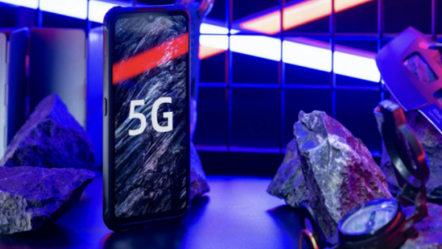 <b>Primul telefon robust 5G devine oficial: AGM X5 vine cu protecţie avansată la şocuri, apă, praf</b>A venit momentul inaugurării unei noi nişe a telefoanelor mobile: primul telefon robust 5G. Numele său este AGM X5, iar el vine din China. Mărturisesc că nu am auzit de brandul AGM până azi, dar îl voi reţine după acest debut. Aparent AGM se ocupă