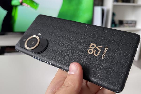 HUAWEI nova 11 Pro: Design fashion cu imprimeu în stil Gucci și culori trendy, spate din piele ecologică 