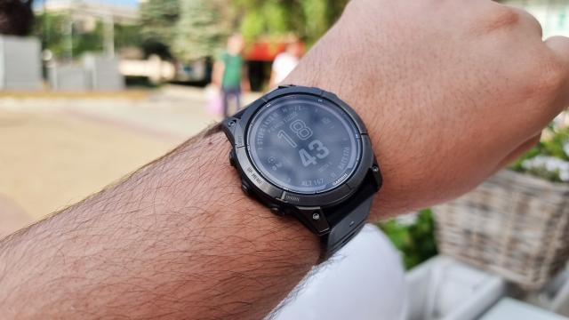 <b>Am testat Garmin Fēnix 7 Pro în ediție Sapphire Solar; Iată ce oferă un smartwatch premium, de aproximativ 4700 lei</b>Pe 31 mai a avut loc debutul global al celor mai noi smartwatch-uri premium din portofoliul Garmin, din seriile Fenix 7 Pro și Epix Pro (Gen2). Interesant e că ele au sosit în România rapid, fiind prezentate și disponibile pe plan local în timp record