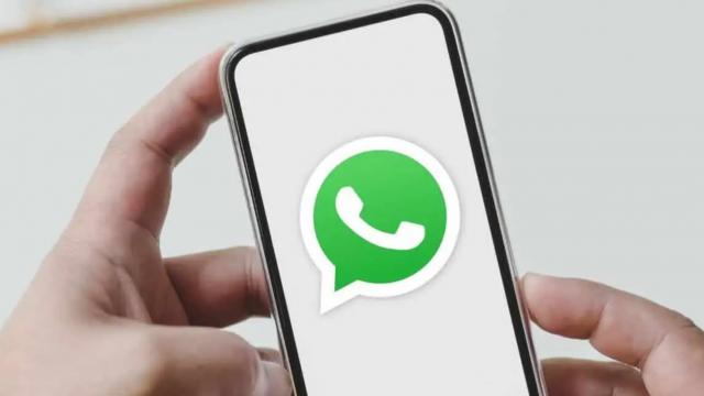 <b>WhatsApp va primi o actualizare care permite utilizarea a multiple conturi pe acelaşi smartphone</b>WhatsApp va aduce o funcţie nouă şi utilă în perioada următoare, descoperită ca de obicei în versiunea beta a aplicaţiei. Marea noutate e că va permite utilizatorilor să acceseze multiple conturi de pe un singur dispozitiv

