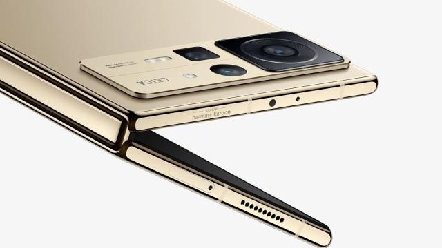 <b>Xiaomi Mix Fold 3 are specificaţiile dezvăluite: cameră quad, CPU Snapdragon 8 Gen 2</b>Xiaomi Mix Fold 3 pare să fie următorul telefon pliabil cu ecran mare şi dotări de flagship din 2023. După câteva modele cu procesor Snapdragon 8+ Gen 1, iată că vedem în sfârşit unul cu Snapdragon 8 Gen 2. Îi aflăm dotările azi, în urma 
