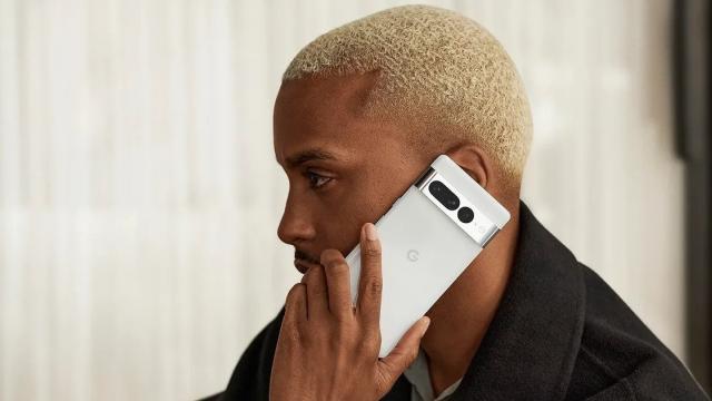 <b>Google vrea să mute producția de smartphone-uri Pixel în India (Zvon)</b>Pare că Google pășește pe urmele Apple și dorește să mute o parte din producția smartphone-urilor Pixel în India, slăbind dependența față de China. În luna septembrie a anului trecut apărea un zvon cu privire la acest lucru, dar acum cei de la Bloomberg