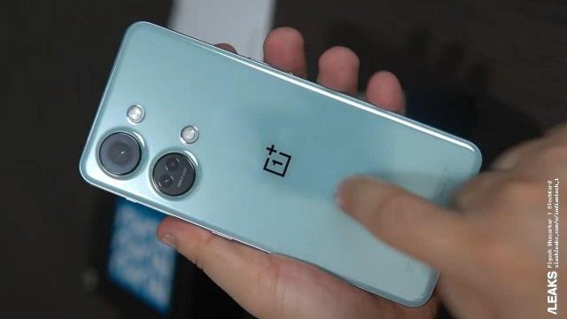 <b>OnePlus Nord 3 va debuta global la început de lună iulie; Primește teasere și fotografii hands-on unboxing</b>Printre următoarele smartphone-uri mid-range așteptate să debuteze pe piața globală îl avem și pe OnePlus Nord 3, telefon care astăzi primește teasere oficiale menite să confirme lansarea. Avem de asemenea și o serie de fotografii hands-on 