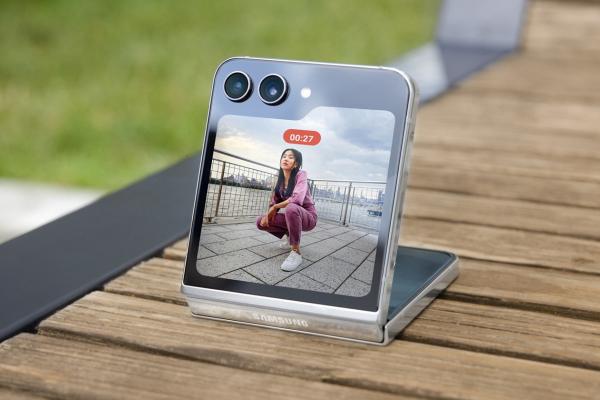 Samsung Galaxy Z Flip 5 e aici, cu ecran extern mult mai mare, design fără gol între cele două jumătăţi