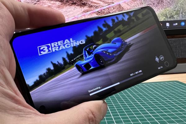 ASUS Zenfone 10: Benchmark-uri de top 5, dar.... există un DAR!