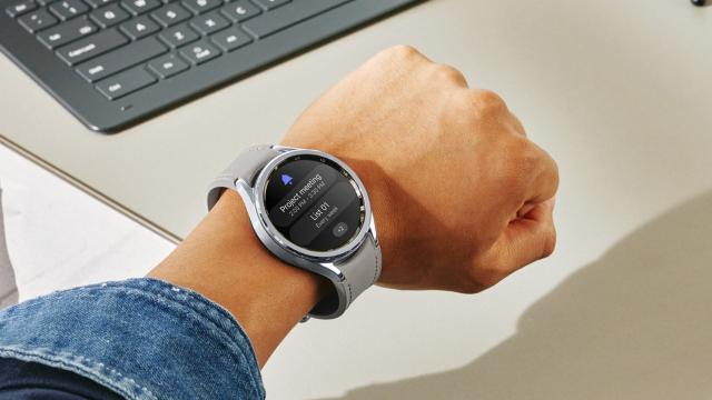 <b>Preț și disponibilitate Samsung Galaxy Watch6 Classic în România (Ofertă precomandă)</b>Samsung Galaxy Watch6 Classic este unul dintre noile ceasuri inteligente pe care compania sud-coreeană le-a anunțat oficial astăzi și care a ajuns rapid listat la precomandă pe plan local. Cei interesați de achiziția acestui model primesc astăzi