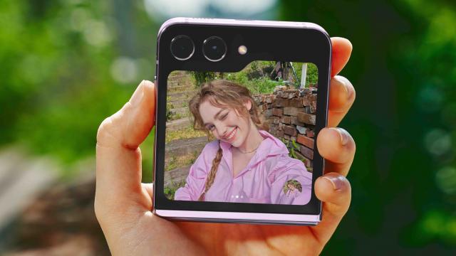 <b>Noile funcţii foto de pe Galaxy Z Fold 5 şi Flip 5 vor sosi şi pe alte telefoane Galaxy prin actualizări</b>Samsung a prezentat pe 26 iulie telefoanele Galaxy Z Fold 5 şi Galaxy Z Flip 5, dar nu am avut parte doar de hardware nou. Au apărut şi funcţii software noi şi funcţii ale camerei, care se vor regăsi curând şi pe alte terminale ale companiei, mulţumită