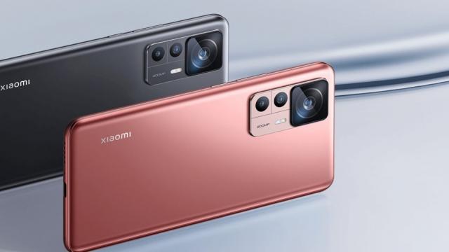 <b>Xiaomi 13T Pro a primit certificarea FCC; O nouă serie de flagship-uri de toamnă sosește curând</b>Xiaomi este în prezent compania care lansează cele mai multe flagship-uri anual. În 2022 au debutat, de exemplu, Xiaomi 12 și 12 Pro, dar și Xiaomi 12T și 12T Pro + Xiaomi MIX Fold 2 și Xiaomi 12 Ultra. Iată că după 13, urmează și 13T, lineup care pare