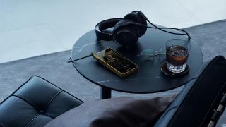 Sony lansează un Walkman de 26.000 de lei: cupru placat cu aur, Android 16 și 670 de grame