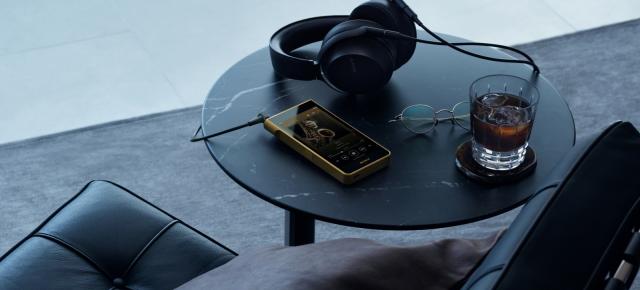 Sony lansează un Walkman de 26.000 de lei: cupru placat cu aur, Android 16 și 670 de grame