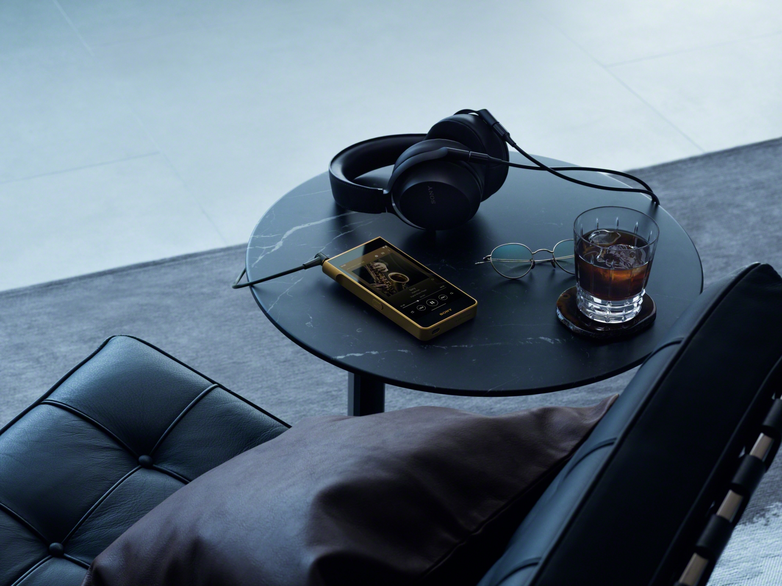 Sony lansează un Walkman de 26.000 de lei: cupru placat cu aur, Android 16 și 670 de grame
