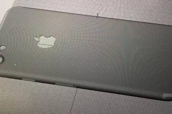Noi randări profesioniste ale lui iPhone 7 indică lipsa inelului metalic în jurul butonului Home, lipsa jackului audio şi cameră duală pe iPhone 7 Plus