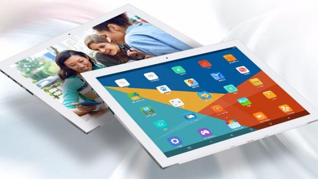 <b>Teclast X10 Plus este o tabletă 2 în 1 ce costă 525 lei; iată ce dotări include la pachet!</b>Printre tabletele regăsite în portofoliul celor de la Teclast avem și modelul X10 Plus - tabletă hibrid ce în această perioadă poate fi achiziționată pentru suma de doar 128.99 dolari ~ adică 525 lei. Primim astfel un terminal cu display HD IPS de 10.1 in