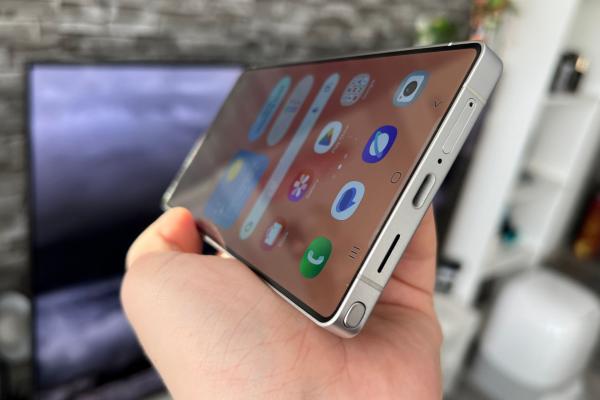Samsung Galaxy S25 Ultra: Acustica îmbunătăţită de la S24 Ultra, mi se pare