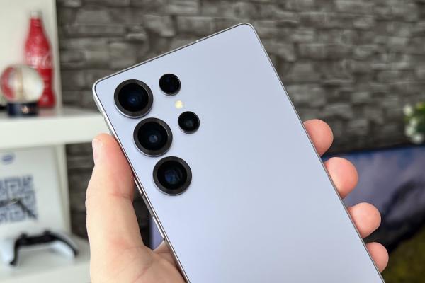 Samsung Galaxy S25 Ultra: Camera selfie numărul 1 de pe piaţă, stabilizare perfectă, multă lumină