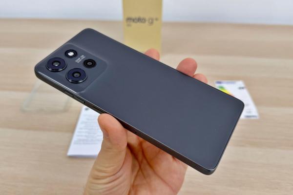 Motorola moto g75 5G: Design echilibrat si robust, gata de medii dure