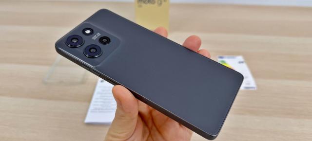 Motorola moto g75 5G: Design echilibrat si robust, gata de medii dure