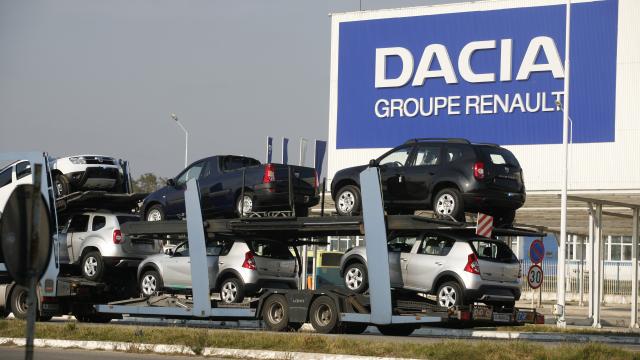 <b>Dacia domină vânzările auto în România în 2024; Logan, Duster și Sandero pe primele locuri</b>Aflăm prin intermediul colegilor de la gadget.ro că Dacia continuă să fie alegerea principală a românilor când vine vorba de mașini noi. Conform datelor APIA, în top 5 cele mai vândute modele în 2024, patru sunt Dacia, iar Logan rămâne lider detașat.